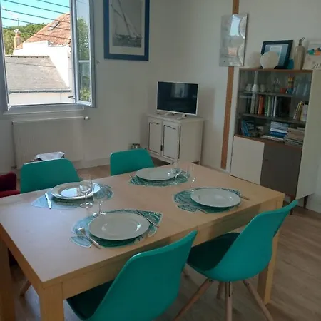 Appartement A Pied - Grand Lumineux - Menage Et Linge Non Compris *